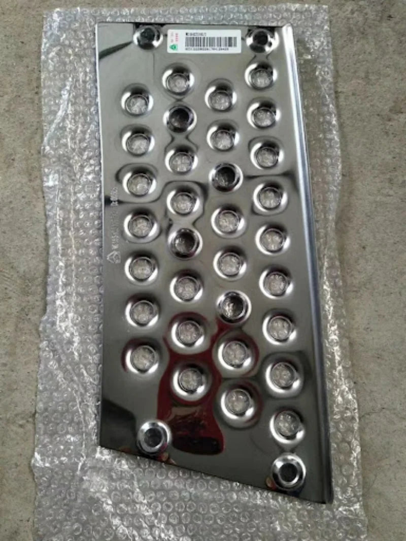 SITRAK T7H Left Antiskid Plate of Low-position Pedal WG1664231095