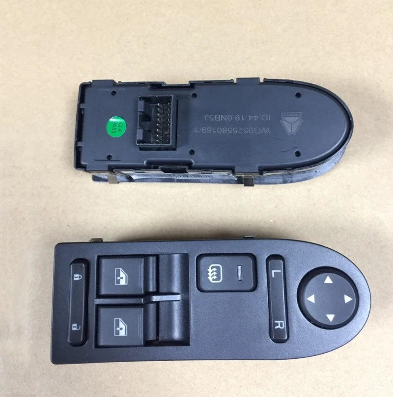 WG9525580166 HOWO NJ17 Right Window Litter Control Panel