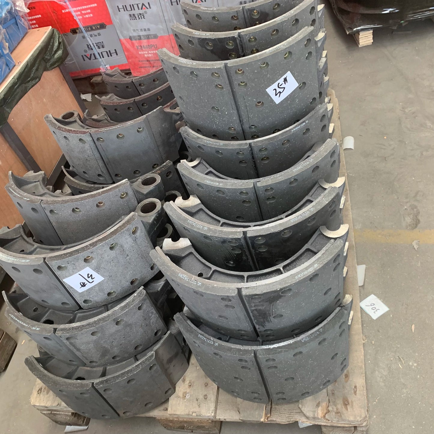 Sinotruk HOWO Dump Truck Spare Parts Brake Lining WG9231342069