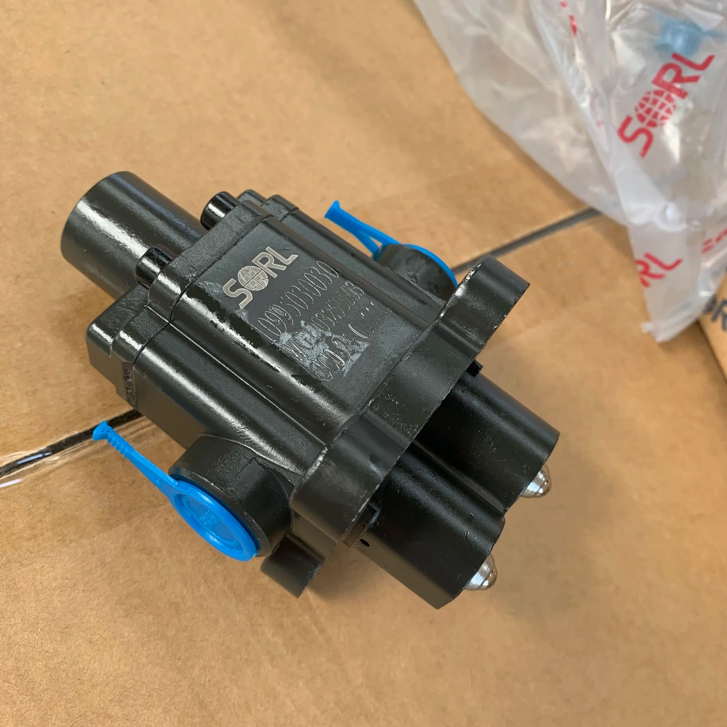 Heavy Truck Spare Parts Valve Double H Valve WG2203250003