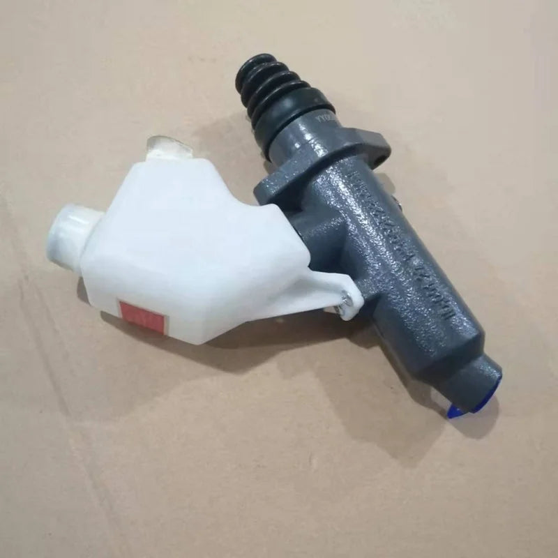 Howo Truck Spare Parts Clutch Master Cylinder WG9925230010