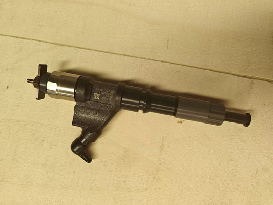Original Sinotruk A7 HOWO Truck Engine Parts Fuel Injector Vg1246080106