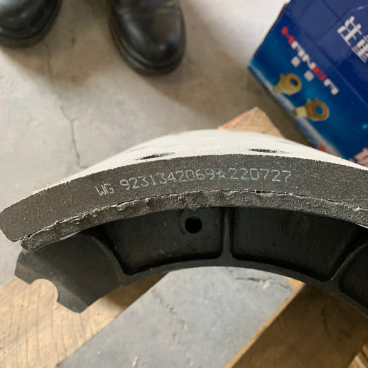 Sinotruk HOWO Dump Truck Spare Parts Brake Lining WG9231342069