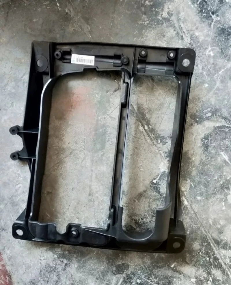 811W25115-5008 SITRAK Headlight Mounting Bracket (right)