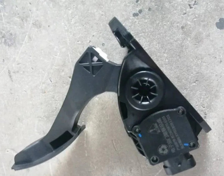 811W25970-6103 HOWO T5G Accelerator Pedal