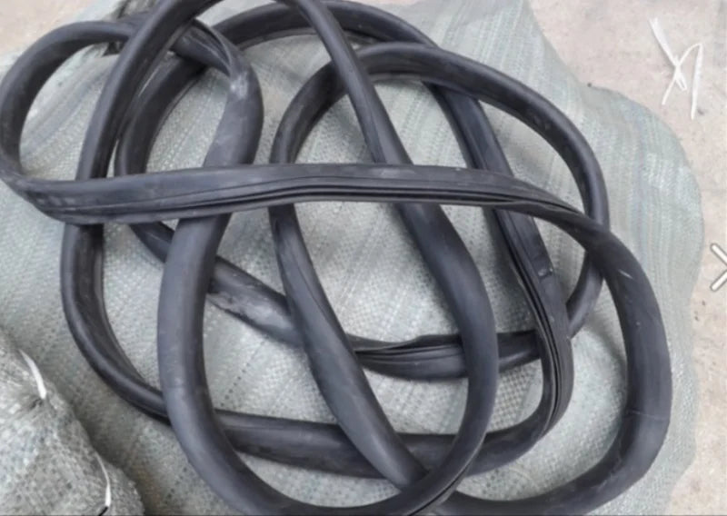 81.96121.0056 SHACMAN F3000 Front Windshield Seal