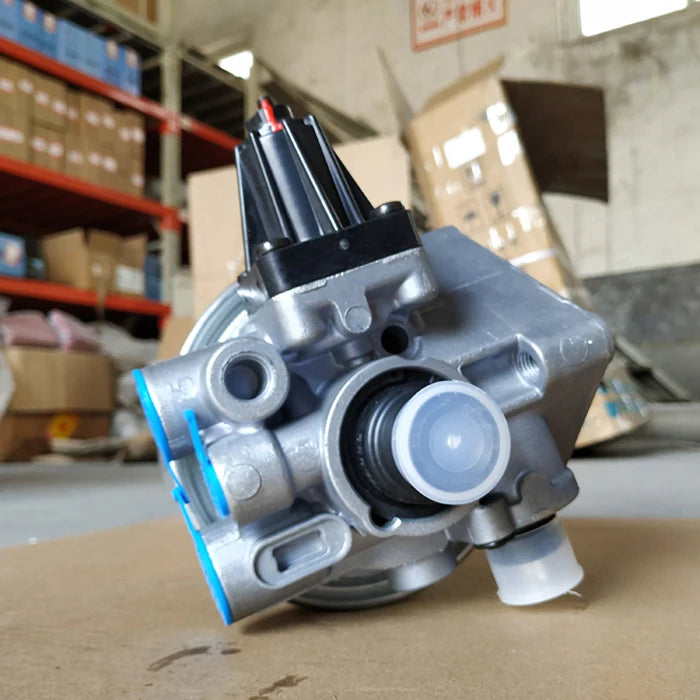 Sinotruk HOWO 371 380 Dump Truck Spare Parts Engine Part Air Dryer Wg9100368471