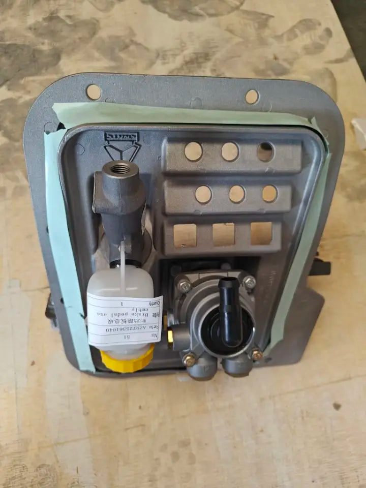 Sinotruk HOWO New Condition Combination Pedal Manipulator Assembly Model AZ9725361040