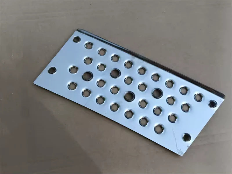SITRAK T7H Right Antiskid Plate of Low-position Pedal WG1664231096