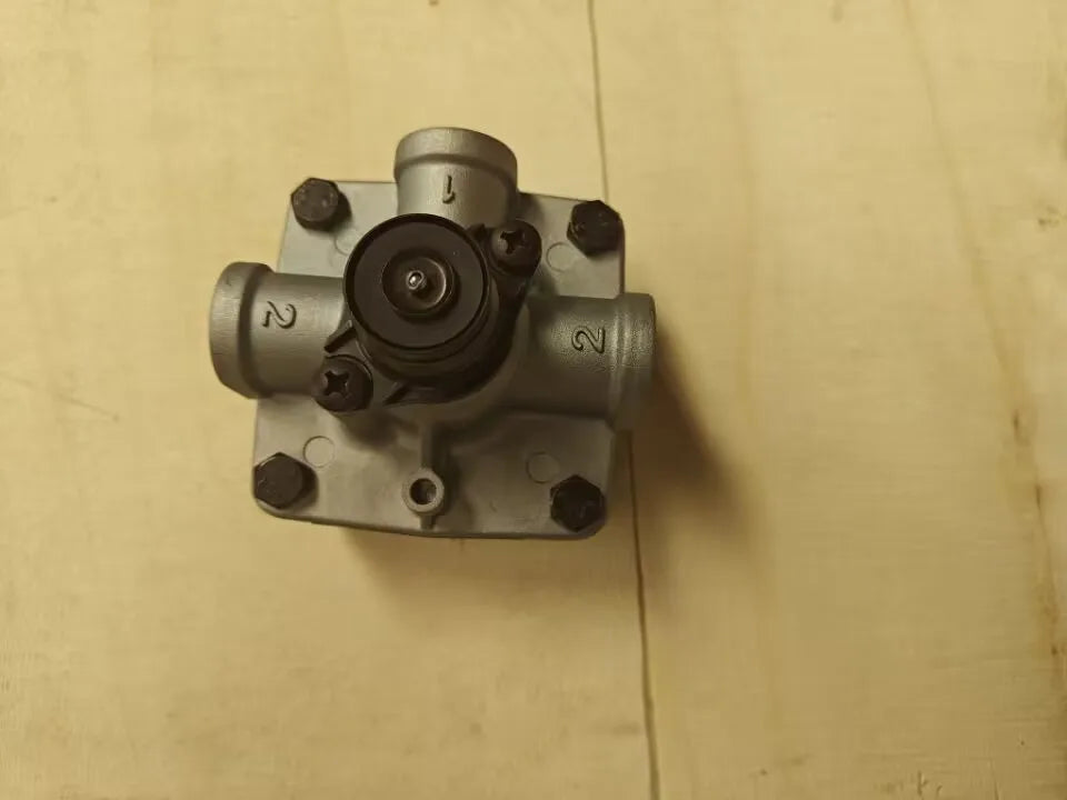 SINOTRUK Howo WG9000360524 Truck Brake Relay Valve High-quality Component for Truck Brakes
