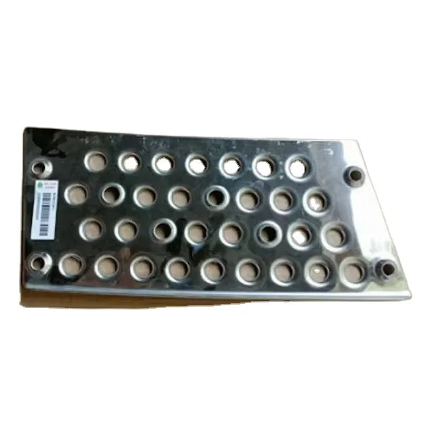 WG1664231094 SITRAK T7H Low - position Pedal Right Antiskid Plate - Ensure Safe Access