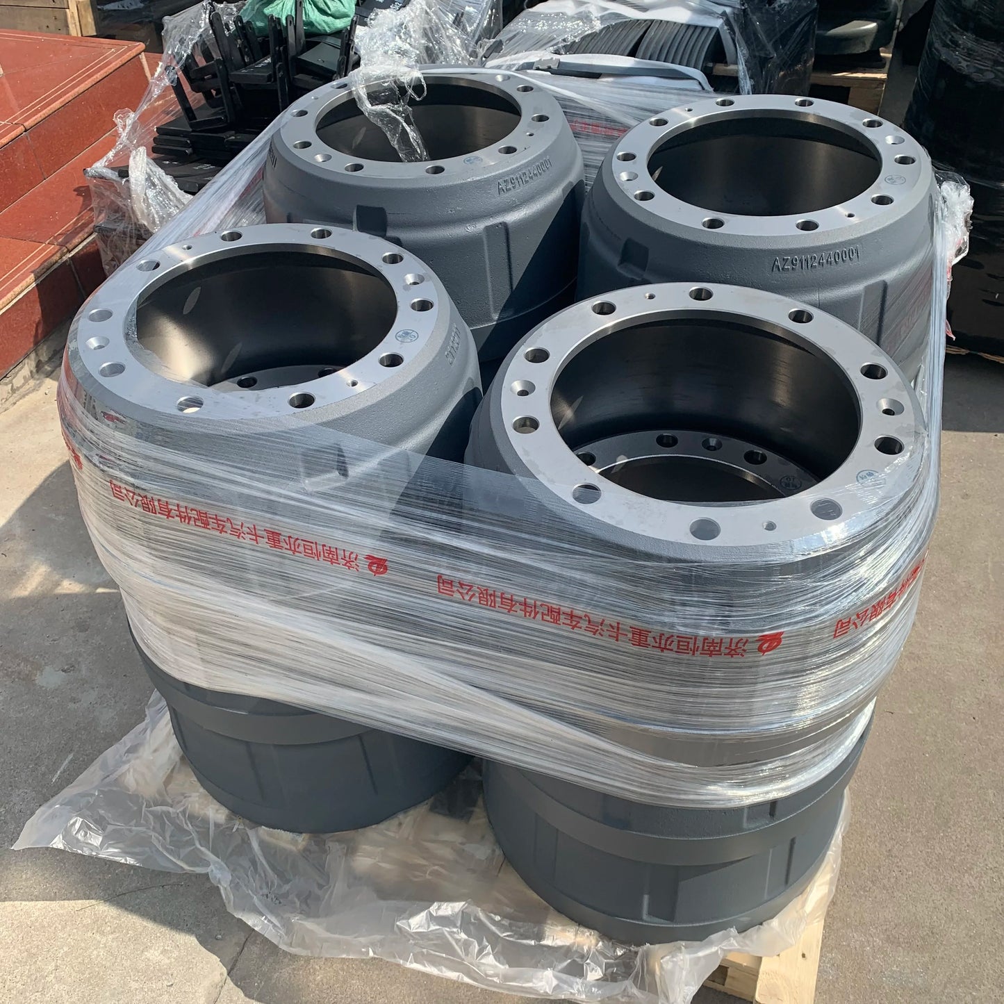 Shacman Spare Parts Front Brake Drum AZ9112440001